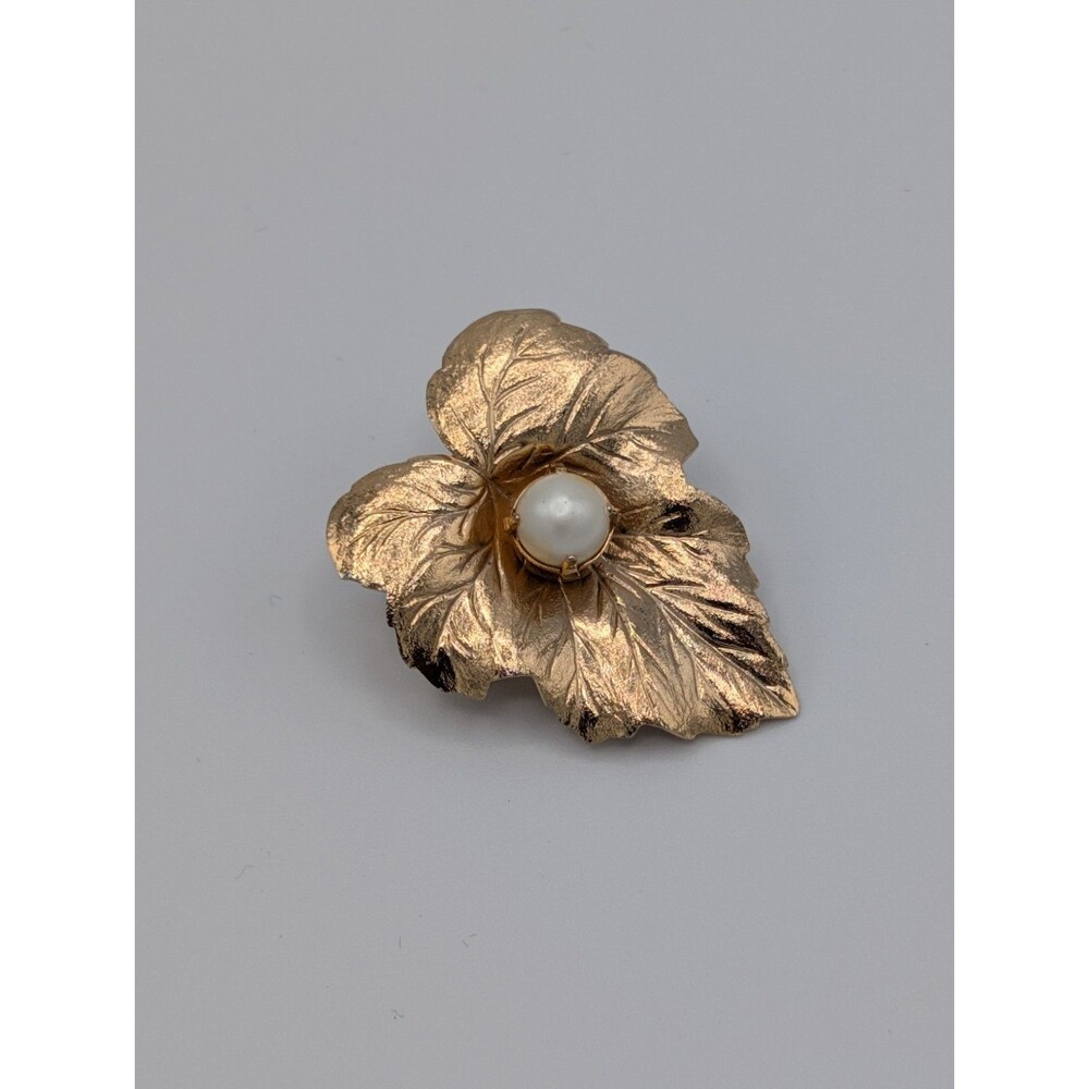 Vintage 1960s Sarah Coventry Small Leaf Faux Pearl Pin Brooch Gold Tone Textured